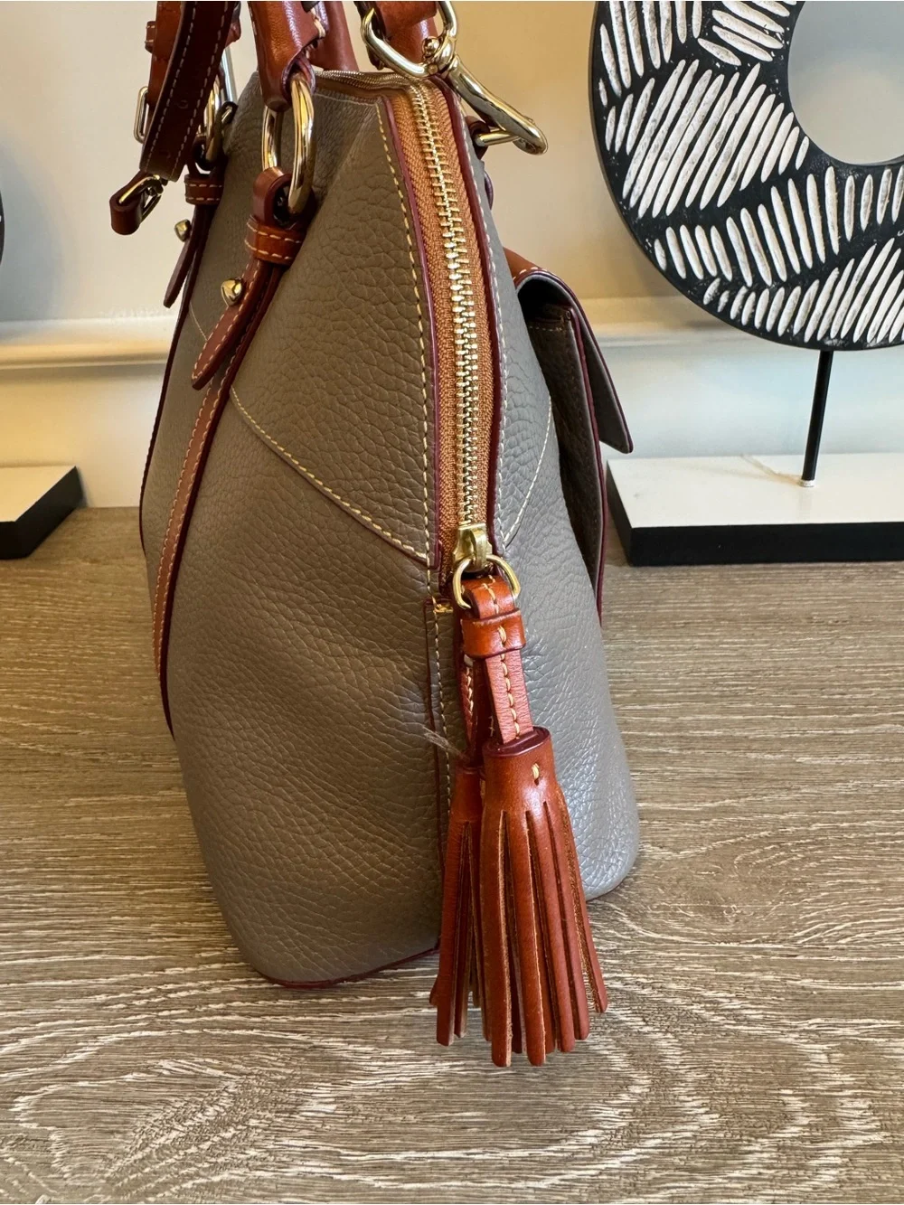 Dooney & Bourke structured dooney